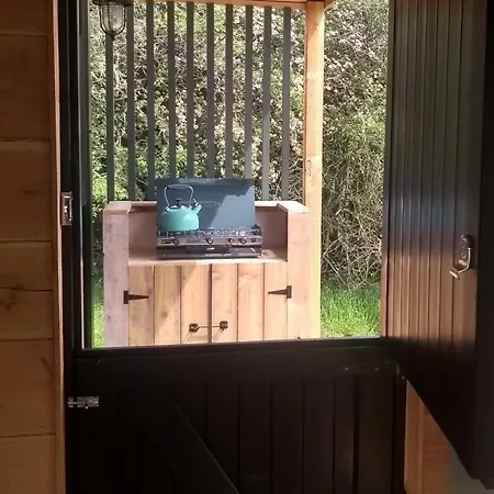 Nire Valley Eco Camp Campeggio